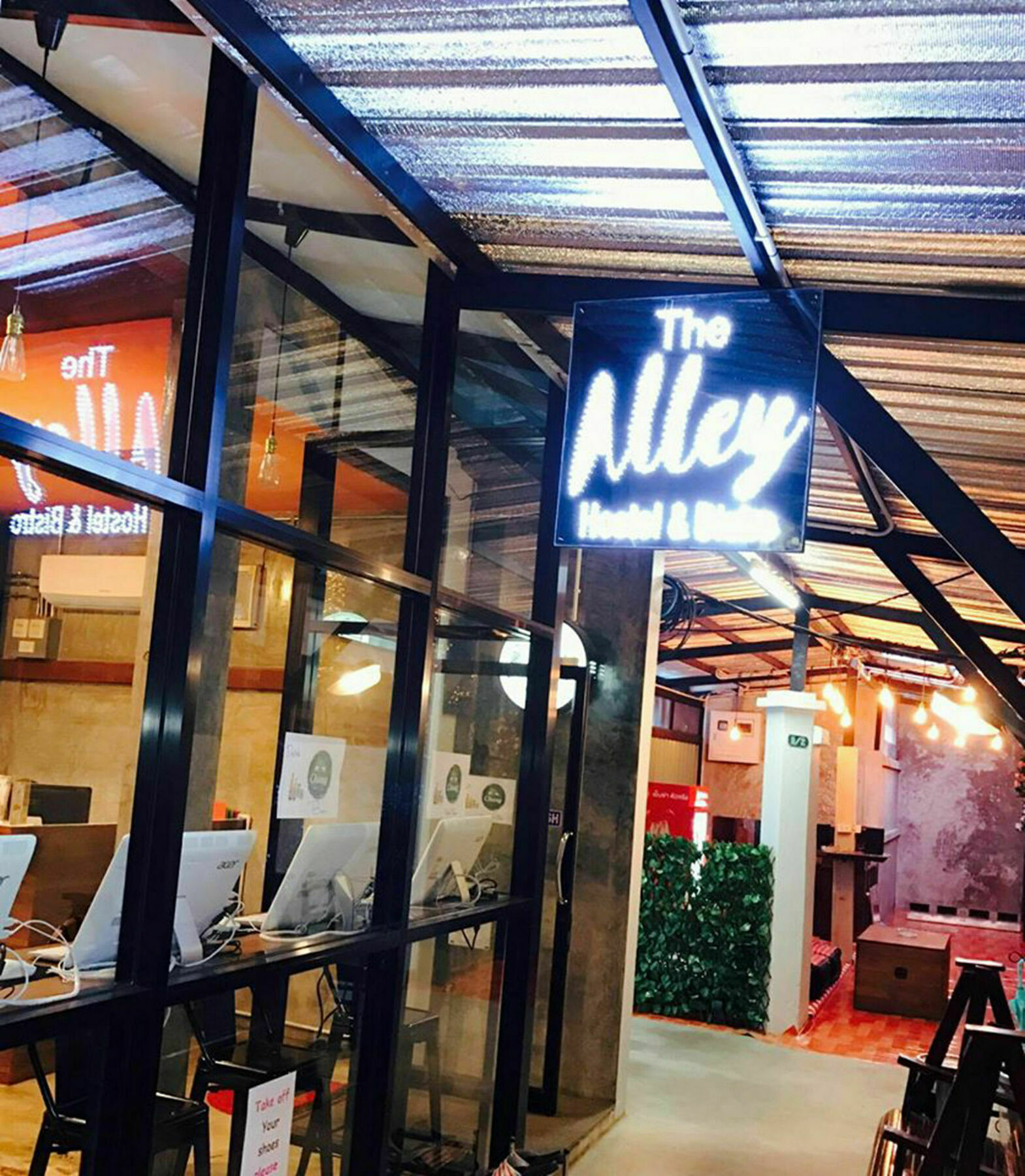 The Alley Hostel&Bistro Bangkok Extérieur photo