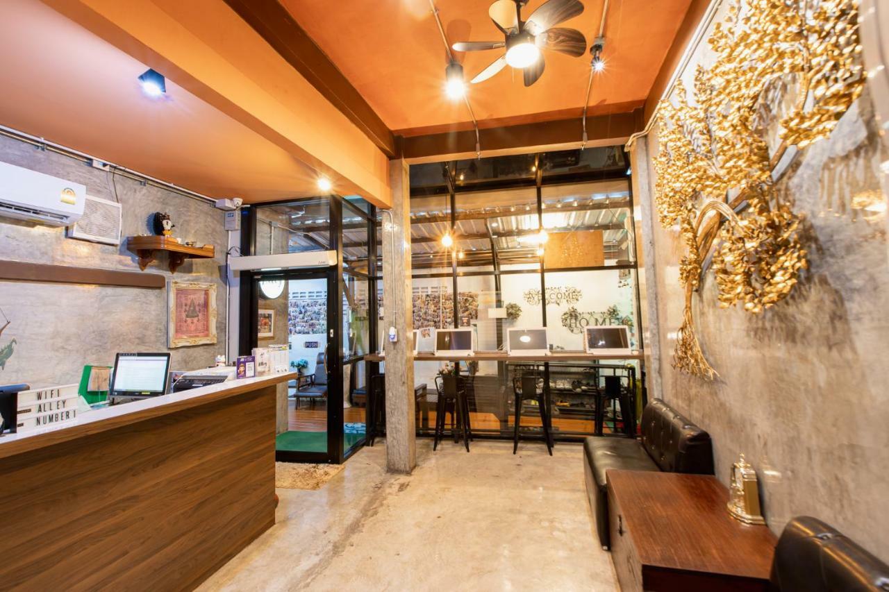 The Alley Hostel&Bistro Bangkok Extérieur photo