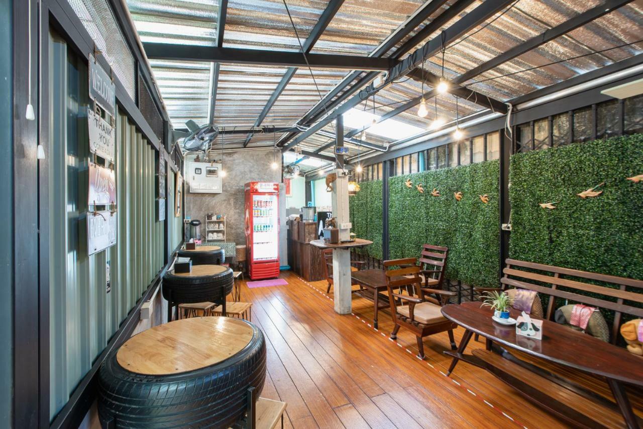 The Alley Hostel&Bistro Bangkok Extérieur photo